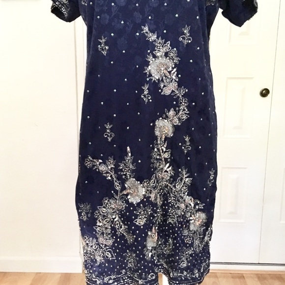 Handcrafted midnight blue beaded sequined kameez - Picture 4 of 8